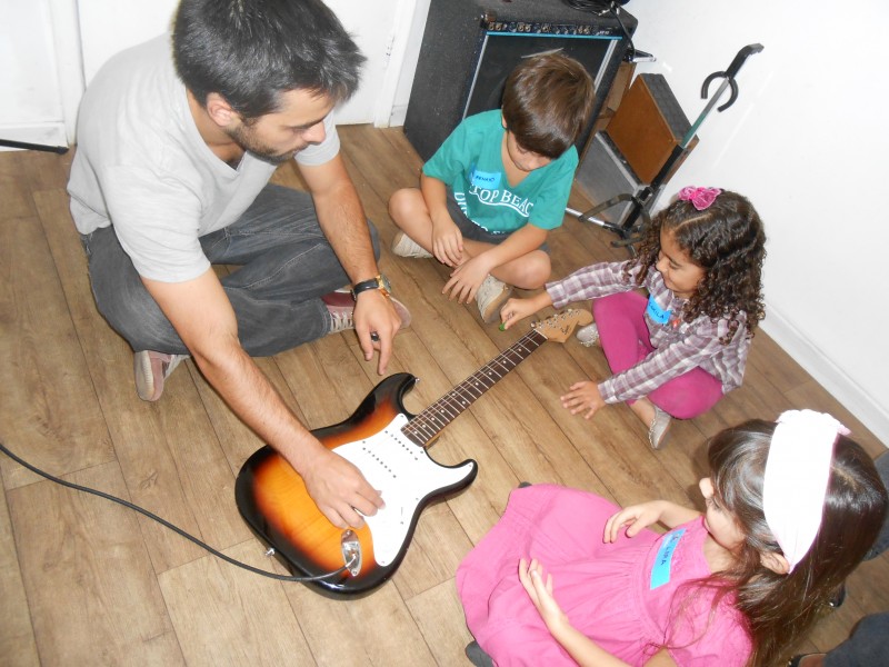 Atividade musical com as crianças